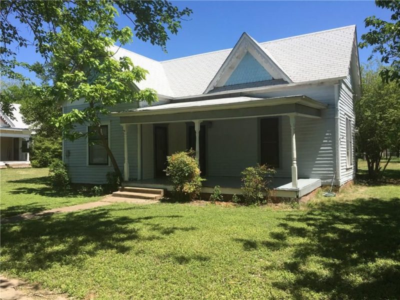 Sold $33k. Fixer upper in Texas! $38,900! So many original details ...