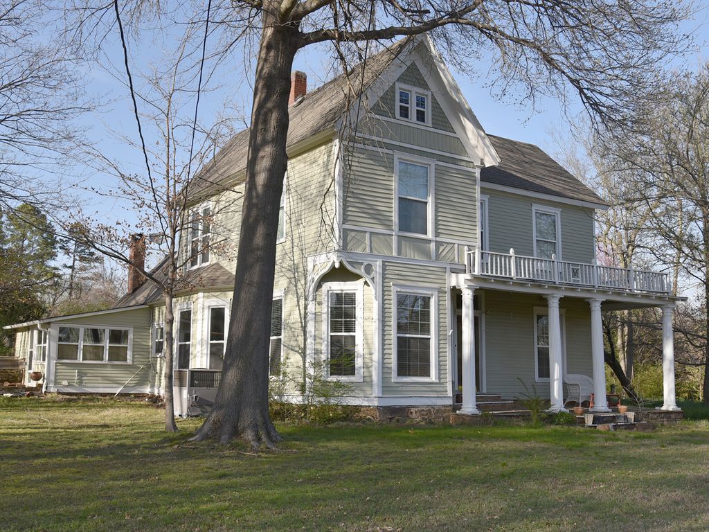 Off Market Wow This 1895 Arkansas House Also Includes A 1867 Log