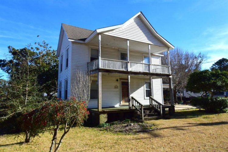 Off market. NC coastal community. Williston House, circa 1916. 99,000