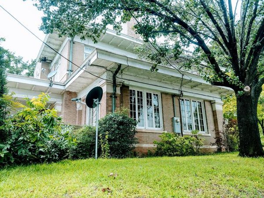Off market. Camden Umsted House. Circa 1925 in Arkansas. 290,000 The