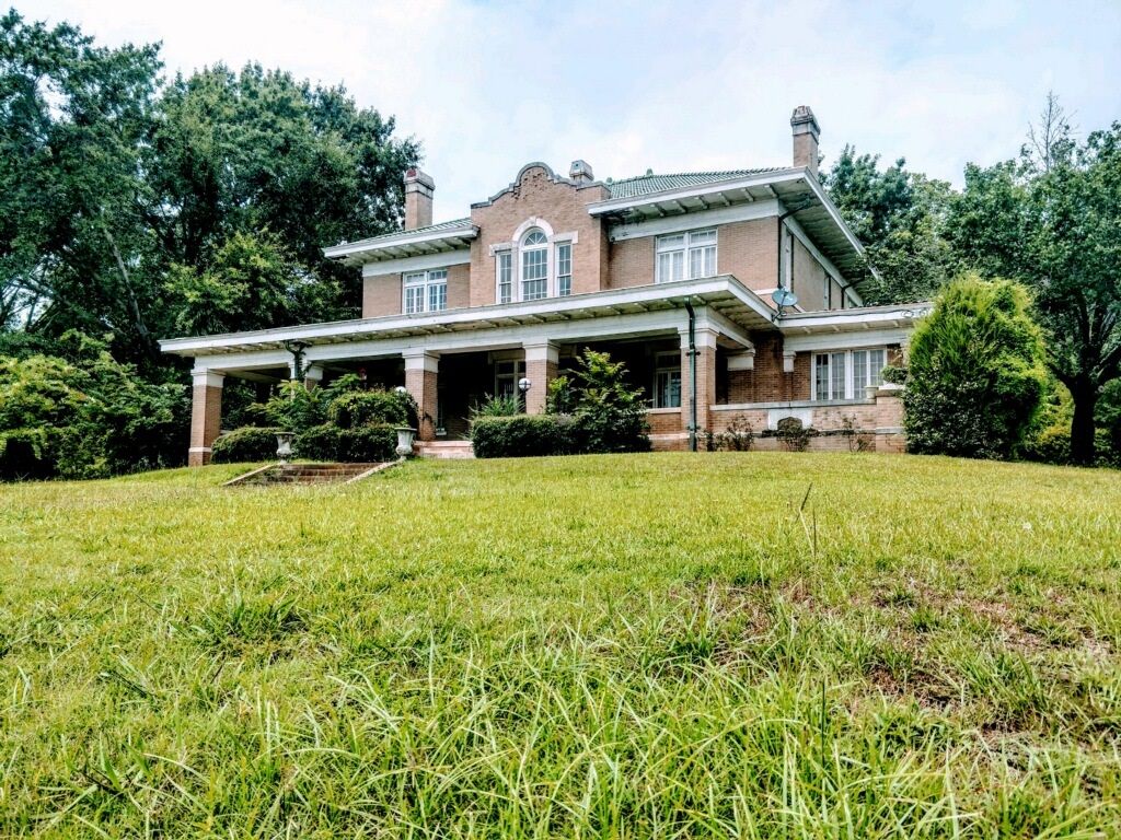 Off market. Camden Umsted House. Circa 1925 in Arkansas. $290,000 - The