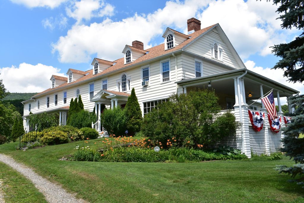 Berkshire Bed And Breakfast. Circa 1793. Two Acres In MA. $539,000 ...