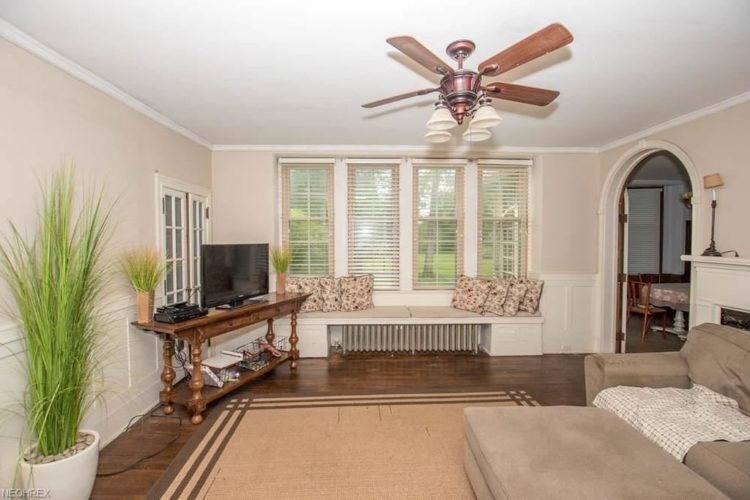 Over one acre in Ohio. Circa 1922. 149,900 The Old House Life