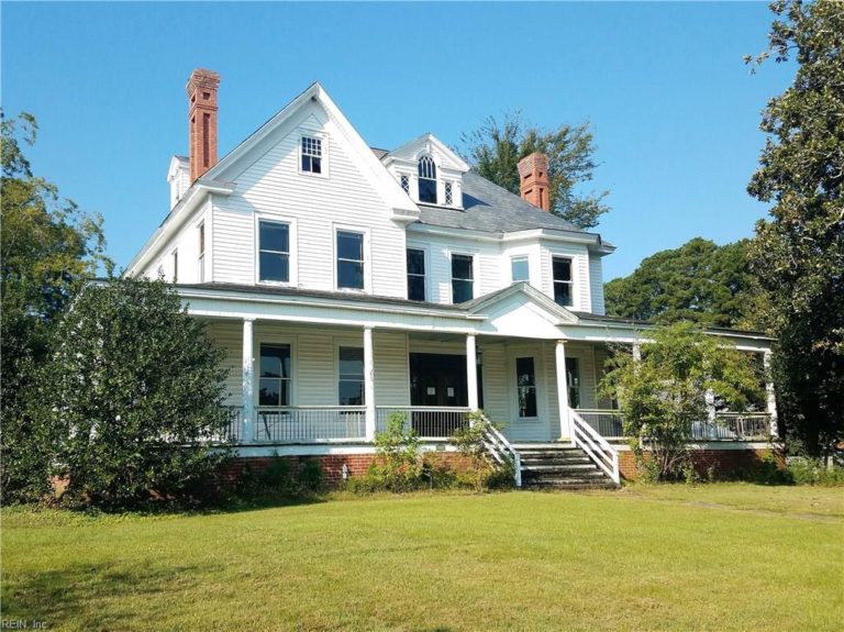 Huge house! Former B&B. Over one acre in VA. Circa 1900. $190,000 – The ...