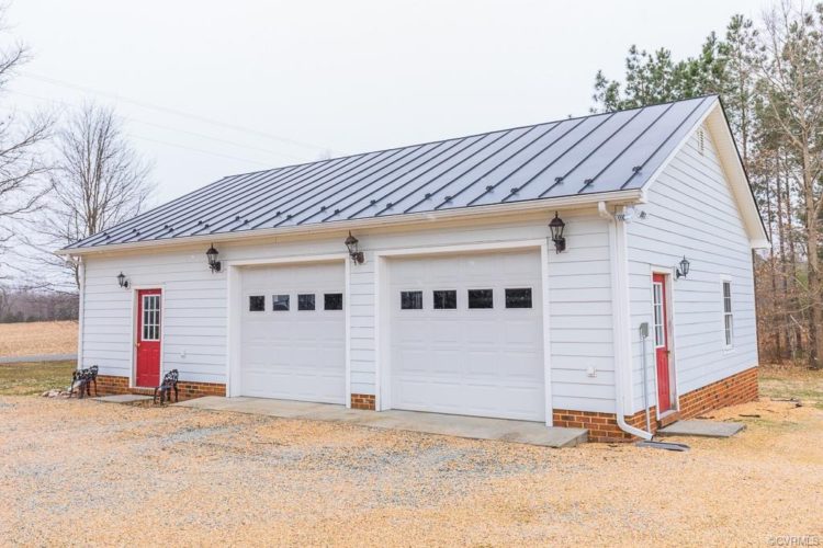 “Hickory”, Circa 1895. Almost eight acres in VA. 279,950 The Old