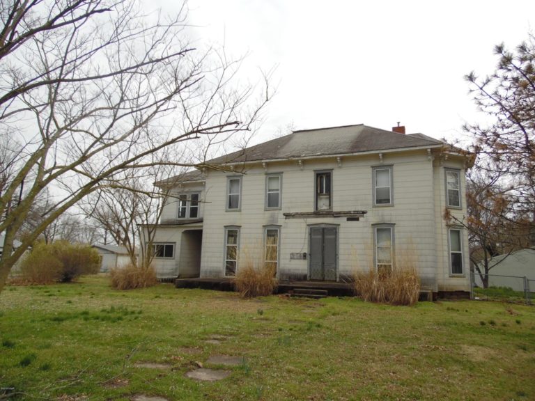 Fixer upper alert in Kansas. Circa 1882. $40,000 – The Old House Life