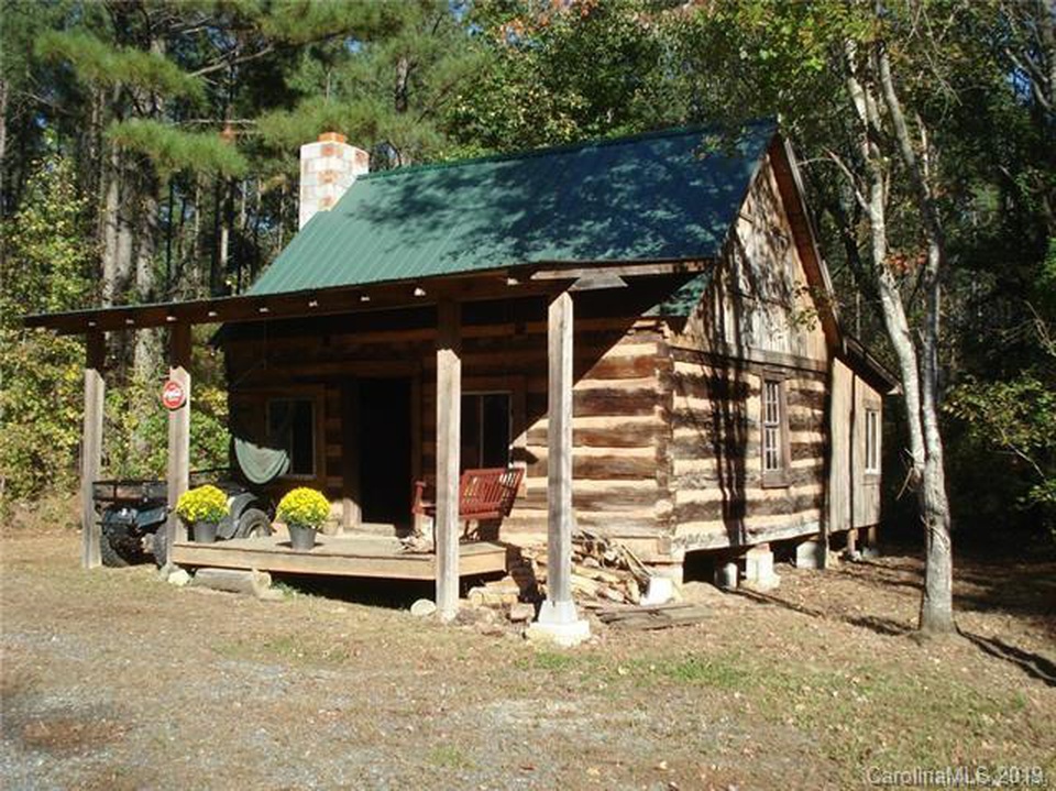 Circa 1790. Located on 21 acres in North Carolina. 279,000 The Old