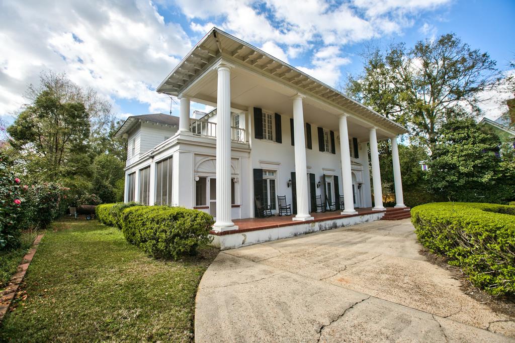 A Neil Reid home, circa 1915 in Georgia. $265,000 - The Old House Life