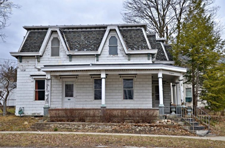 Sold. So cute! Look inside! Circa 1850 in Ohio. $49,900 – The Old House ...