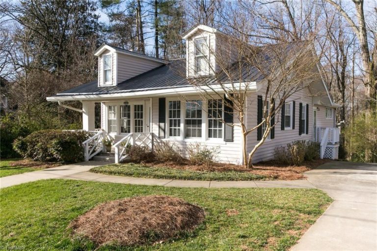 Craftsman Bungalow in Historic Downtown Elkin, NC. Circa 1922. 157,000 The Old House Life