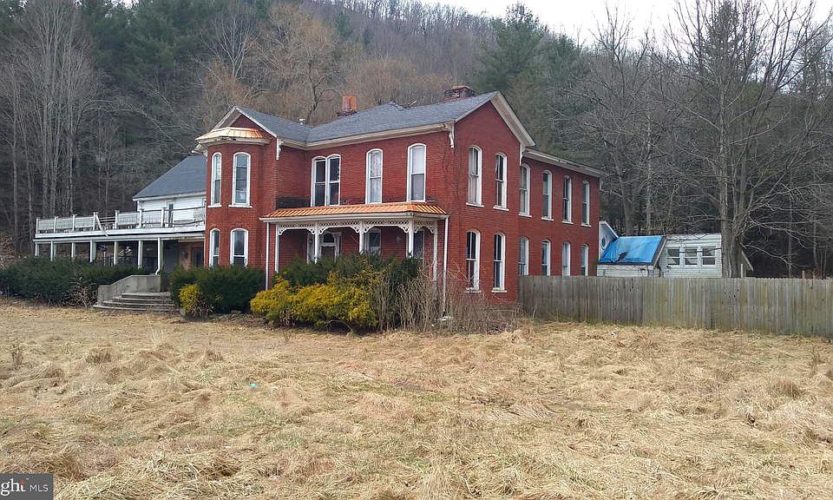 Off market. 17 bedrooms! On five acres in West Virginia. Crouch House ...