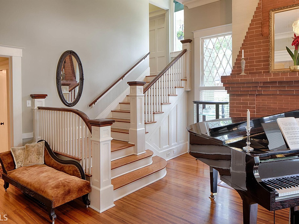 Ardsley Park Mansion, Circa 1913 in Savannah, That tree is
