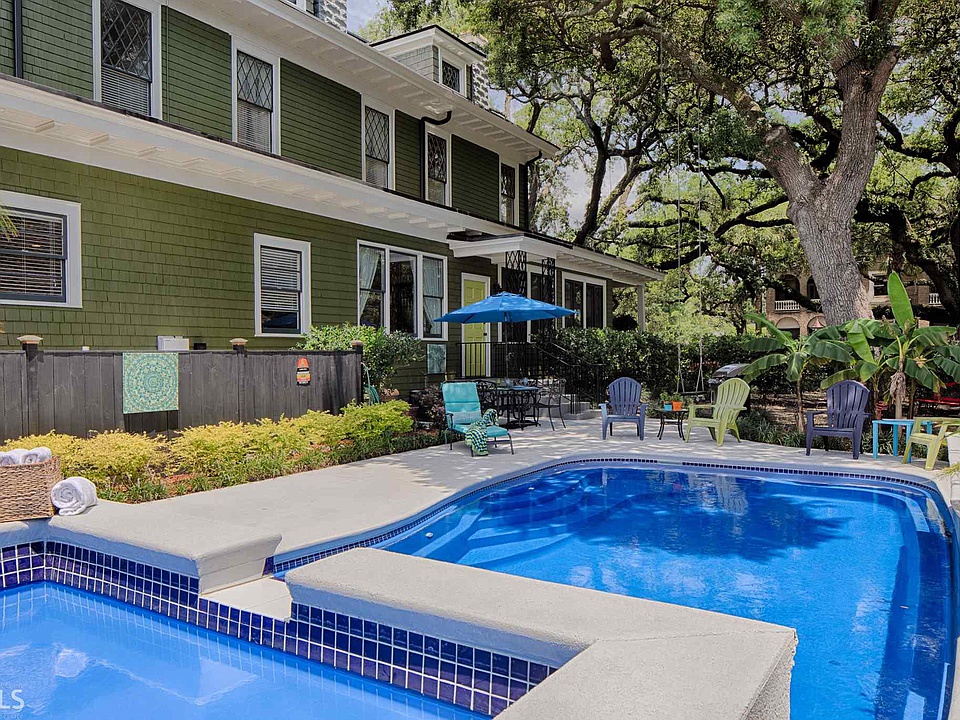 Ardsley Park Mansion, Circa 1913 in Savannah, That tree is