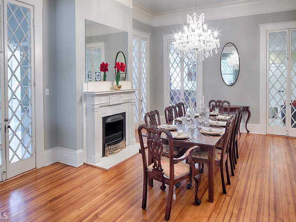 Ardsley Park Mansion, Circa 1913 in Savannah, That tree is 849,000 The Old