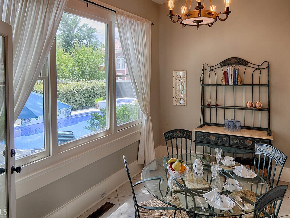 Ardsley Park Mansion, Circa 1913 in Savannah, That tree is 849,000 The Old