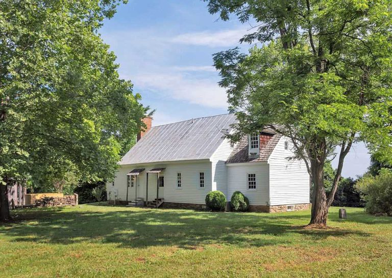 Oh my!!! The Tavern, Circa 1797. On four acres in Virginia. $279,000 ...