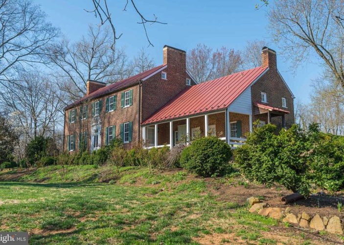 I want that schoolhouse!!! Waverly Farm, Circa 1700’s. On 13 acres in