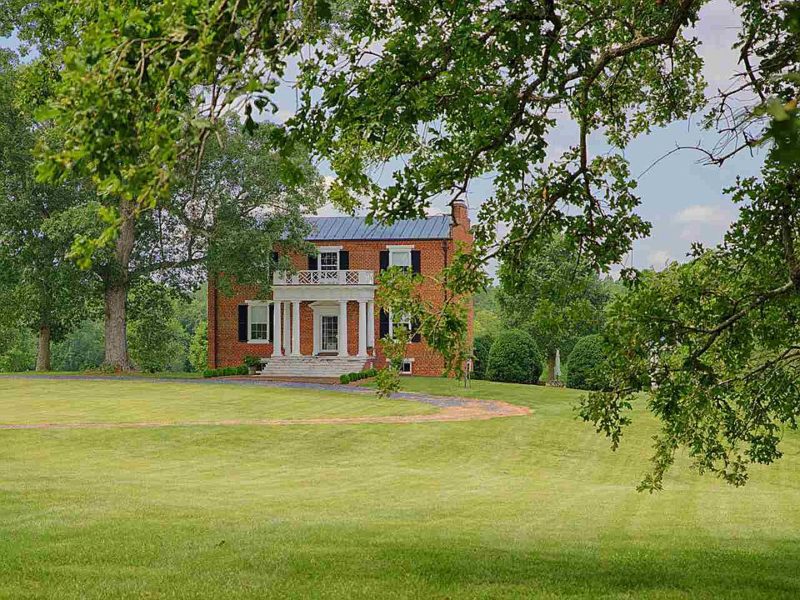 Stunning! Historic Oak Grove, Circa 1854. On 131 acres in Virginia