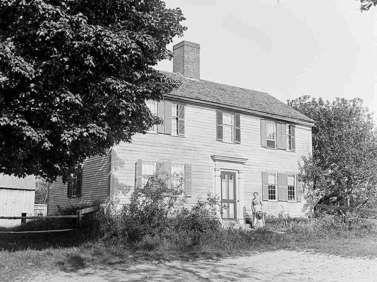 Eight acres in New Hampshire. Circa 1790. $124,900 – The Old House Life