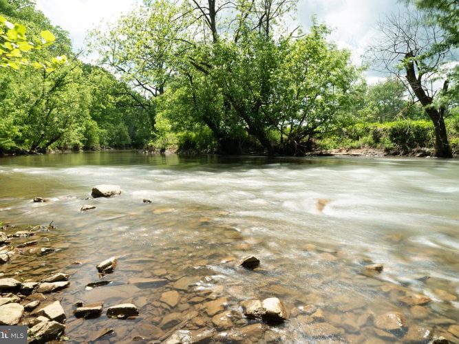 LLangollen, Circa 1795. On 1,100 acres in Virginia. It’s only