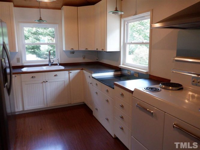 The LashleyAllenPickett House, Circa 1912. Over 1/2 acre in North