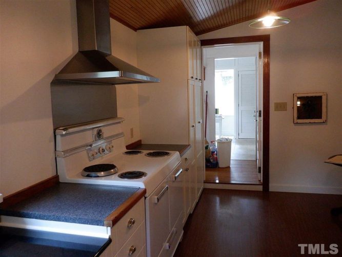 The LashleyAllenPickett House, Circa 1912. Over 1/2 acre in North