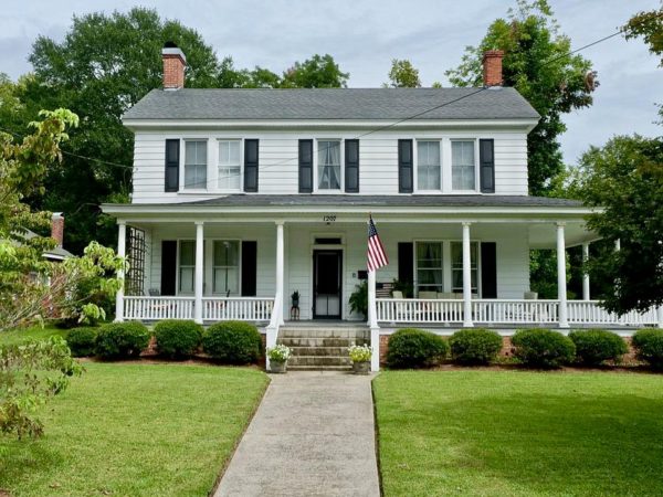 Historic District Charmer in NC Waterfront Town! Circa 1920. $219,900 ...