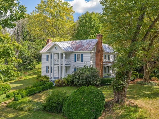 Love this! On 12 acres in Virginia. Circa 1880. $265,000 – The Old ...