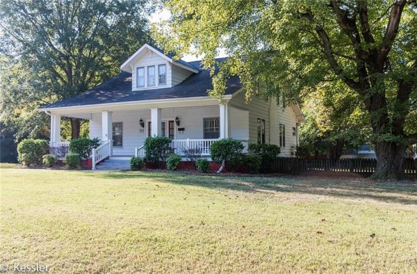 So cute! Bungalow in North Carolina. Circa 1923. $175,000 – The Old ...