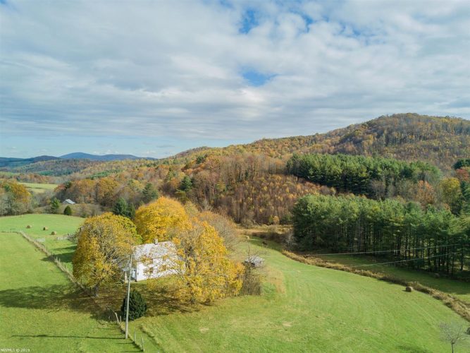 Beautiful setting! Circa 1930. On one acre in Virginia. $74,900 – The ...