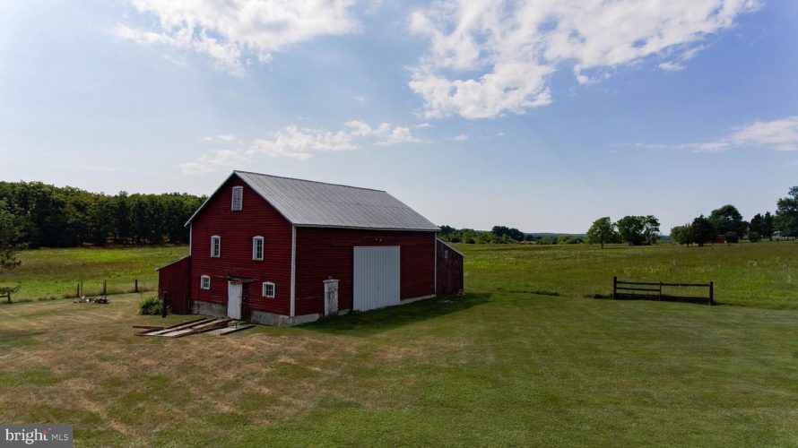 Beautiful floors! Circa 1800. On 50 acres in Virginia. $625,000 – The ...