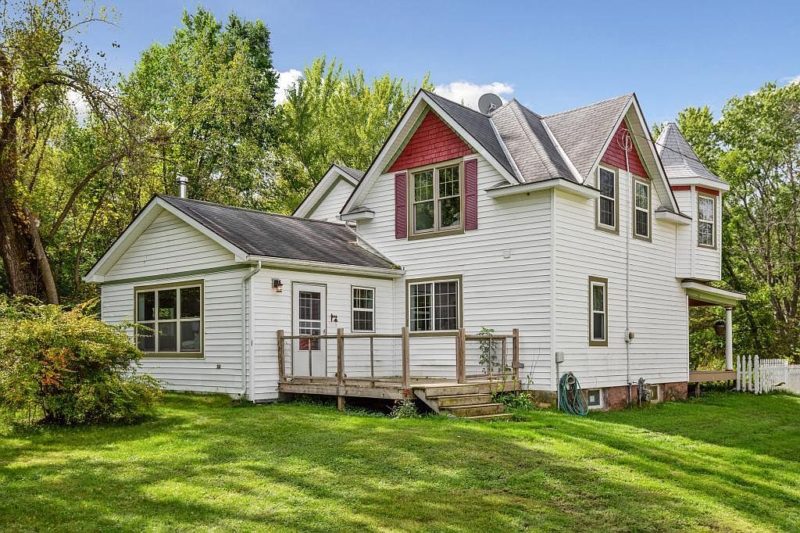 On 29 acres in Minnesota! Great interior! Circa 1895. 350,000 The