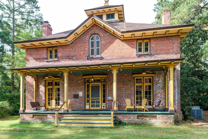 Amazing! The Coates House, Circa 1860. Almost six acres in North Carolina. 249,111 The Old