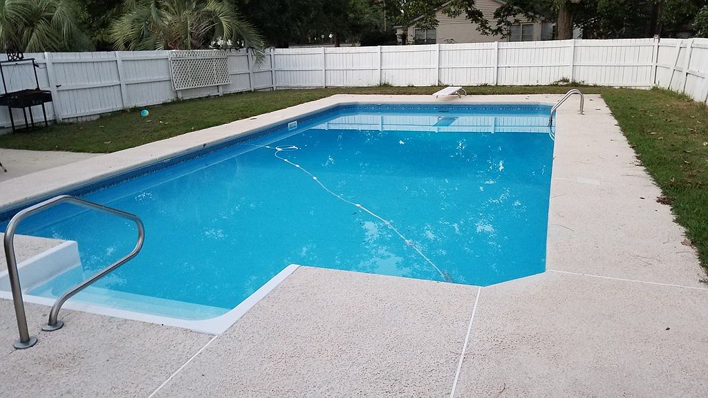 Top 50 small town in U.S. Has a pool. On 1/2 acre in Georgia. $174,000 ...