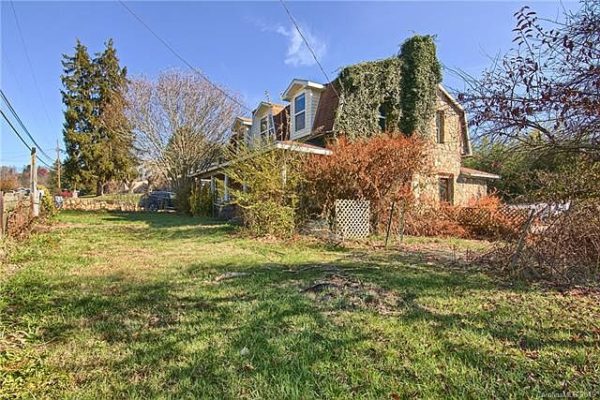 20 minutes to Asheville! Mountain views! Circa 1920. Over two acres in ...