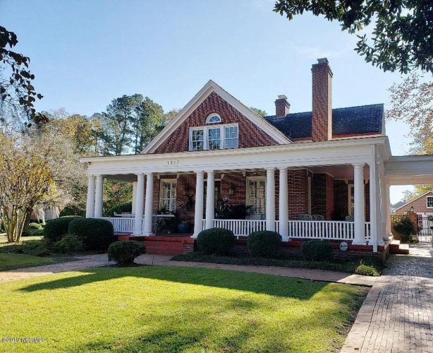 Waterfront with a guest house! Dr. Floyd House, Circa 1932. One acre in