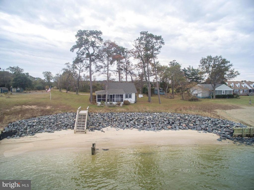 Look inside this waterfront cottage!! Circa 1940. Almost one acre in ...