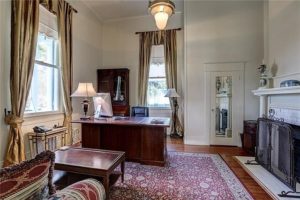 Cute front porch! Circa 1910 in Louisiana. $290,000 – The Old House Life