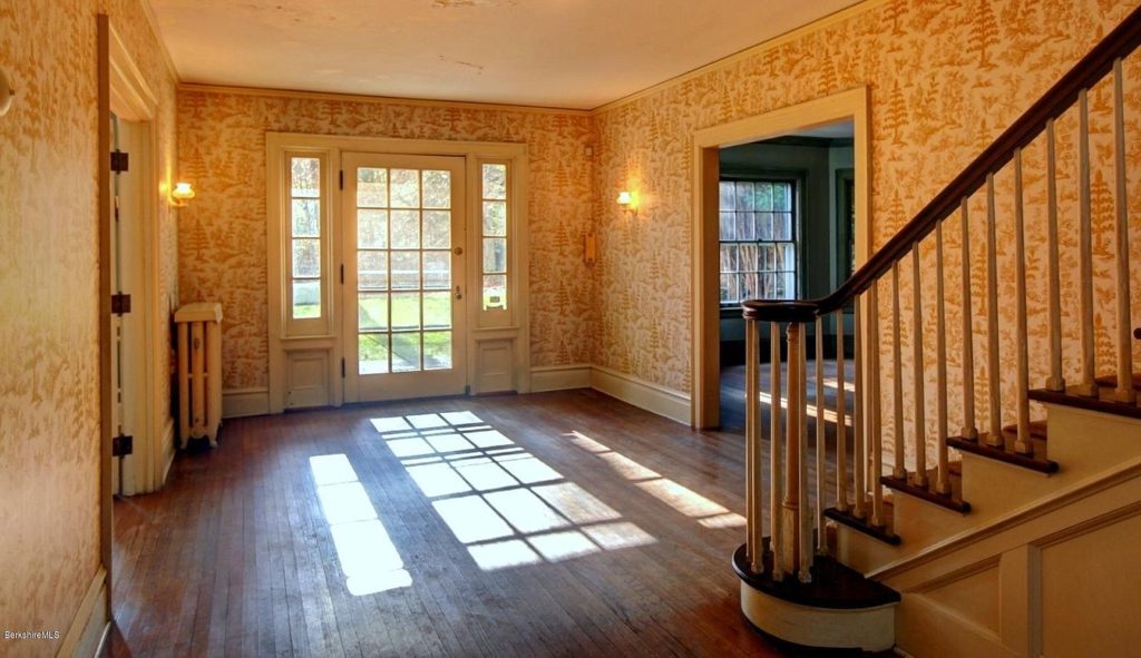 Look inside! The Pomeroy House, Circa 1928. On two acres in Massachusetts. 299,000 The Old