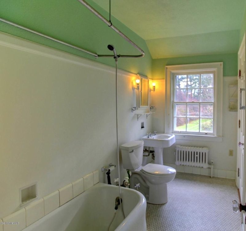 Look inside! The Pomeroy House, Circa 1928. On two acres in Massachusetts. 299,000 The Old