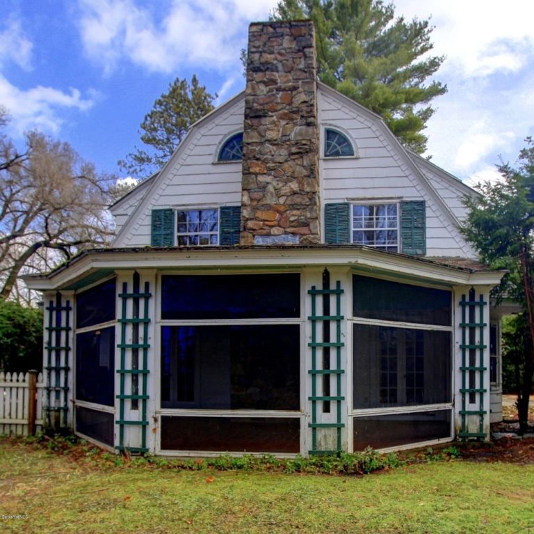 Look inside! The Pomeroy House, Circa 1928. On two acres in Massachusetts. 299,000 The Old