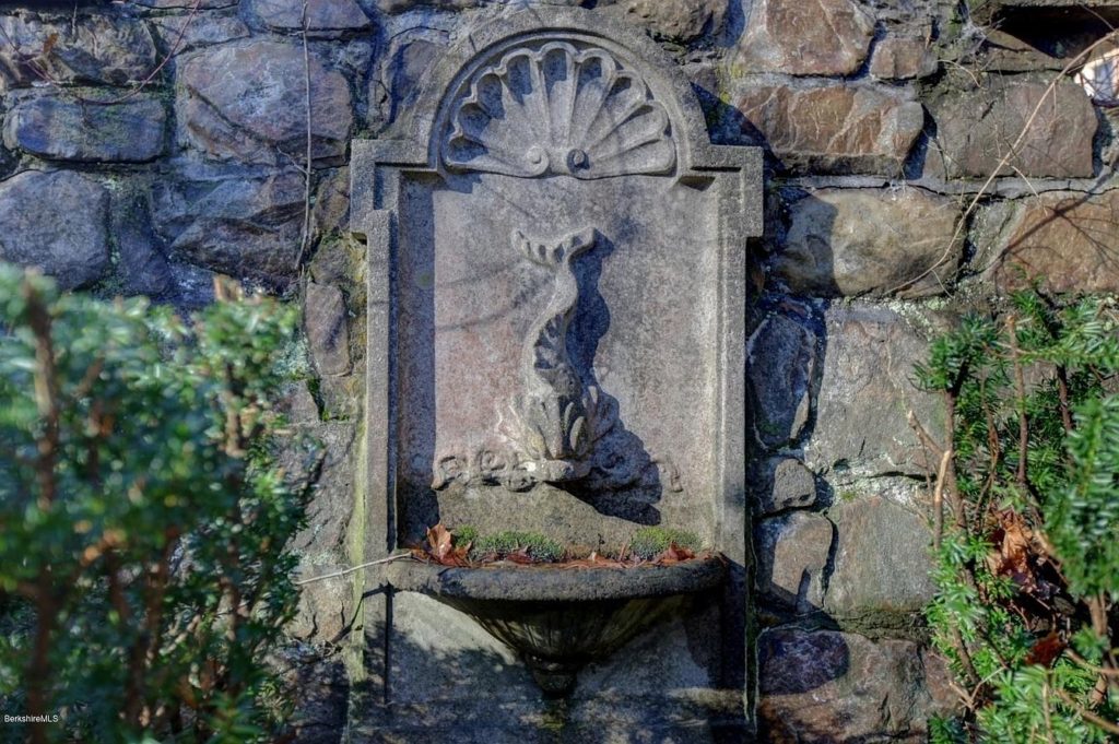 Look inside! The Pomeroy House, Circa 1928. On two acres in Massachusetts. 299,000 The Old