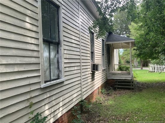 Love that porch! Circa 1901 in North Carolina. $65,000! – The Old House ...