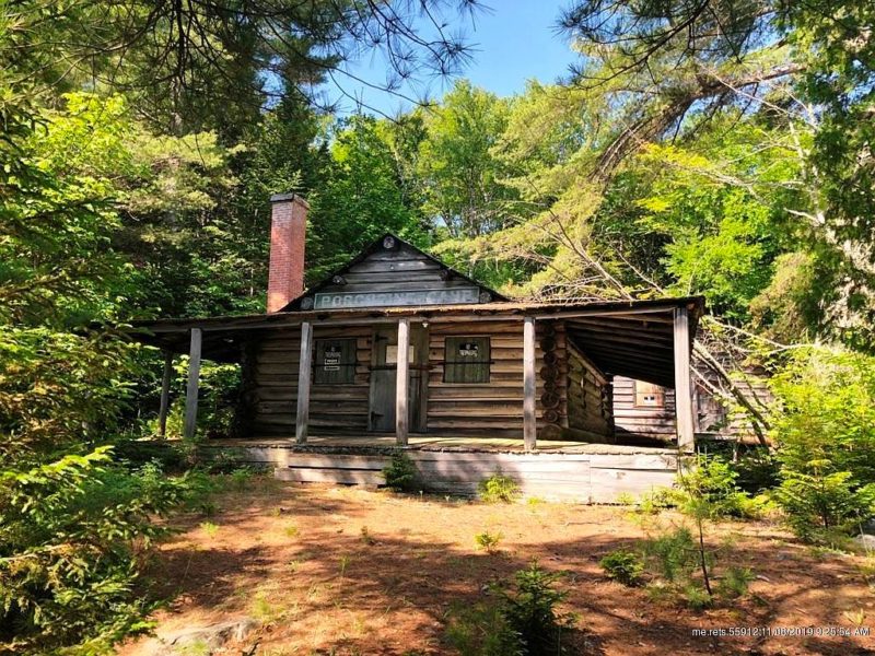 Island time! Porcupine Camp, Circa 1800. Boat house and 5 cabins! Four