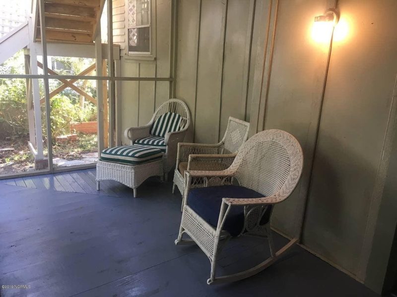 Off market. Historic Crutchfield House, Circa 1910 in North Carolina