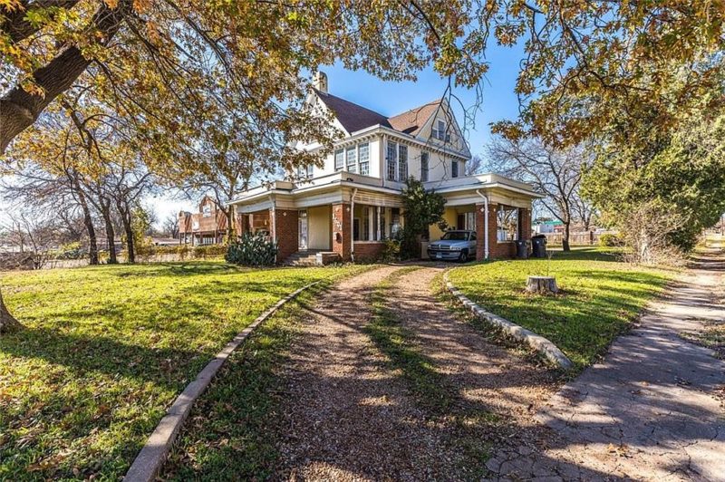 Off market. Waco, Texas fixer upper! Circa 1900. 215,000 The Old