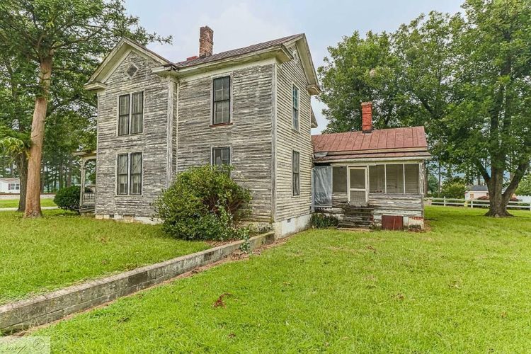 Fixer upper alert! Circa 1900 in North Carolina. $37,900 – The Old ...