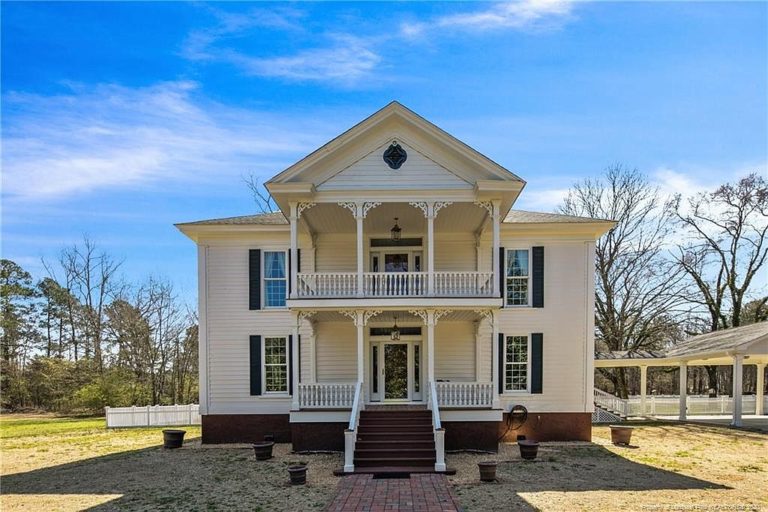 Want that sink! “Woodside”, Circa 1870. On eight acres in North