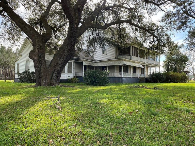 Judge Clements House, Circa 1866. Over two acres in 65,000