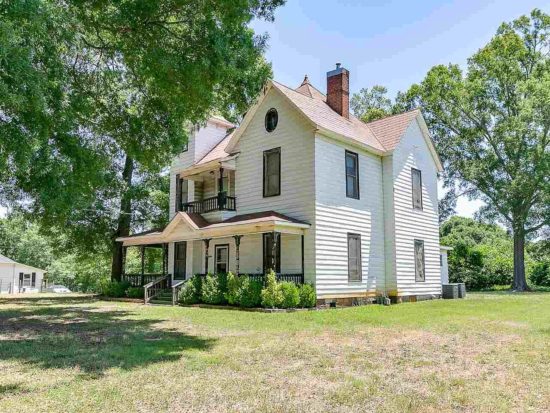 Over two acres in South Carolina. Circa 1900. $129,900 – The Old House Life